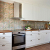 Kjøkken med Funesdalen kjøkkenfronter i en hvit farge med en miks av Greppa håndtak og Knopp knotter