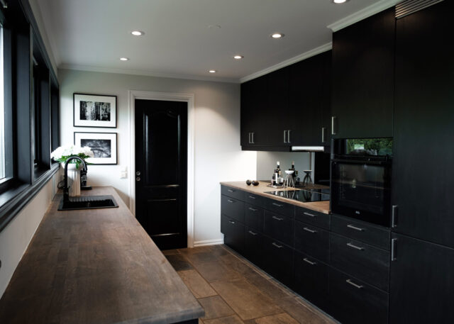 Svart kjøkken